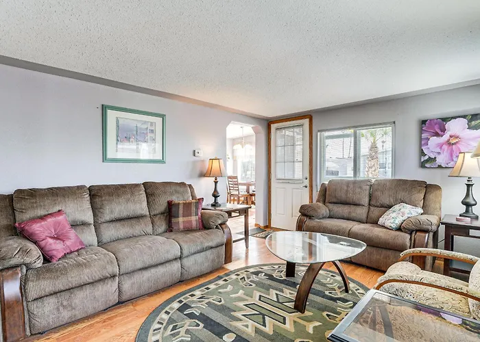 Pool, Hot Tub & Tennis Courts: Near Dtwn Holiday home