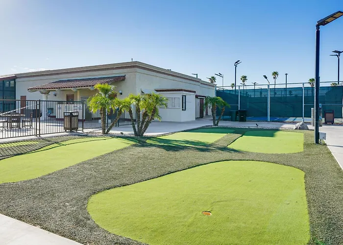 Pool, Hot Tub & Tennis Courts: Near Dtwn Holiday home *